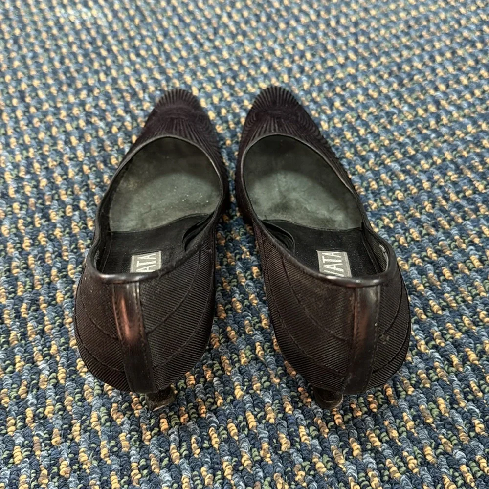 Prevata velvet and mesh 2 inch heels in black. VGUC. Size 7.5